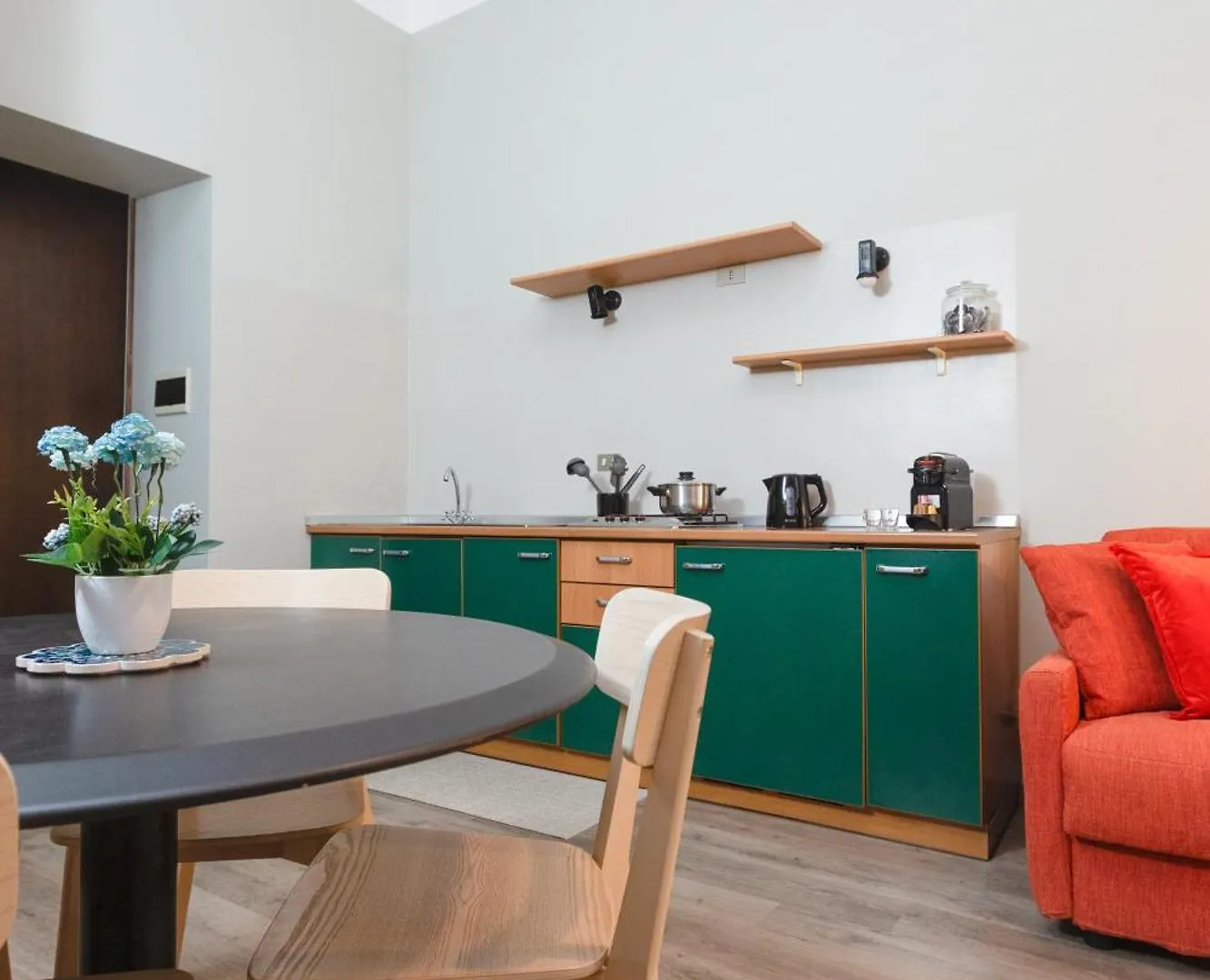 Da Laura Home - City Center - M1 Station Milan 0*,