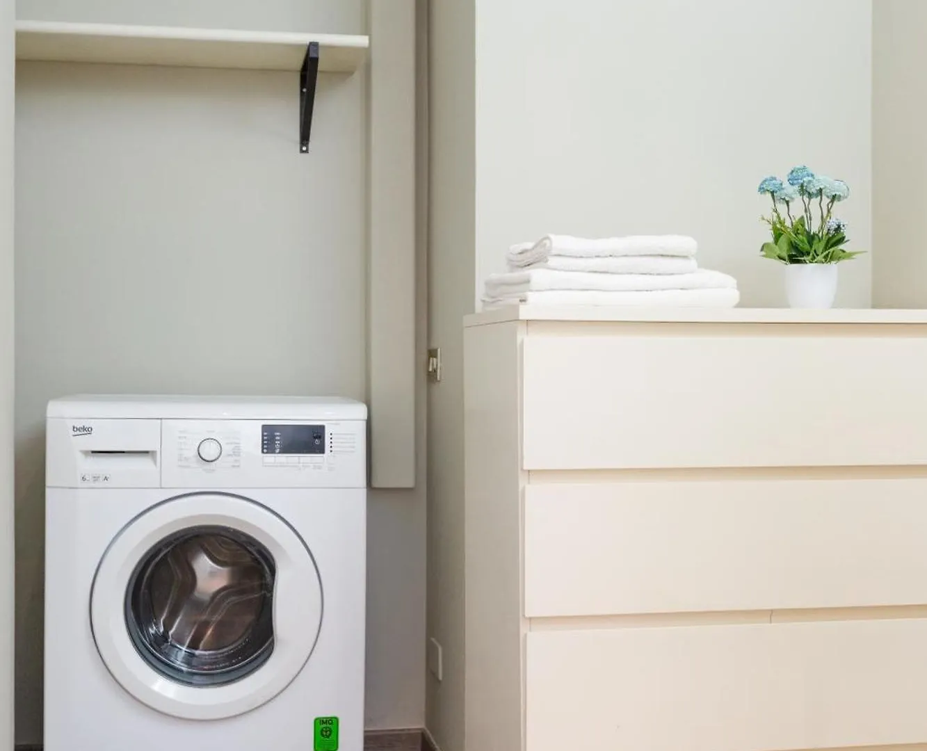 Da Laura Home - City Center - M1 Station Milan Apartment
