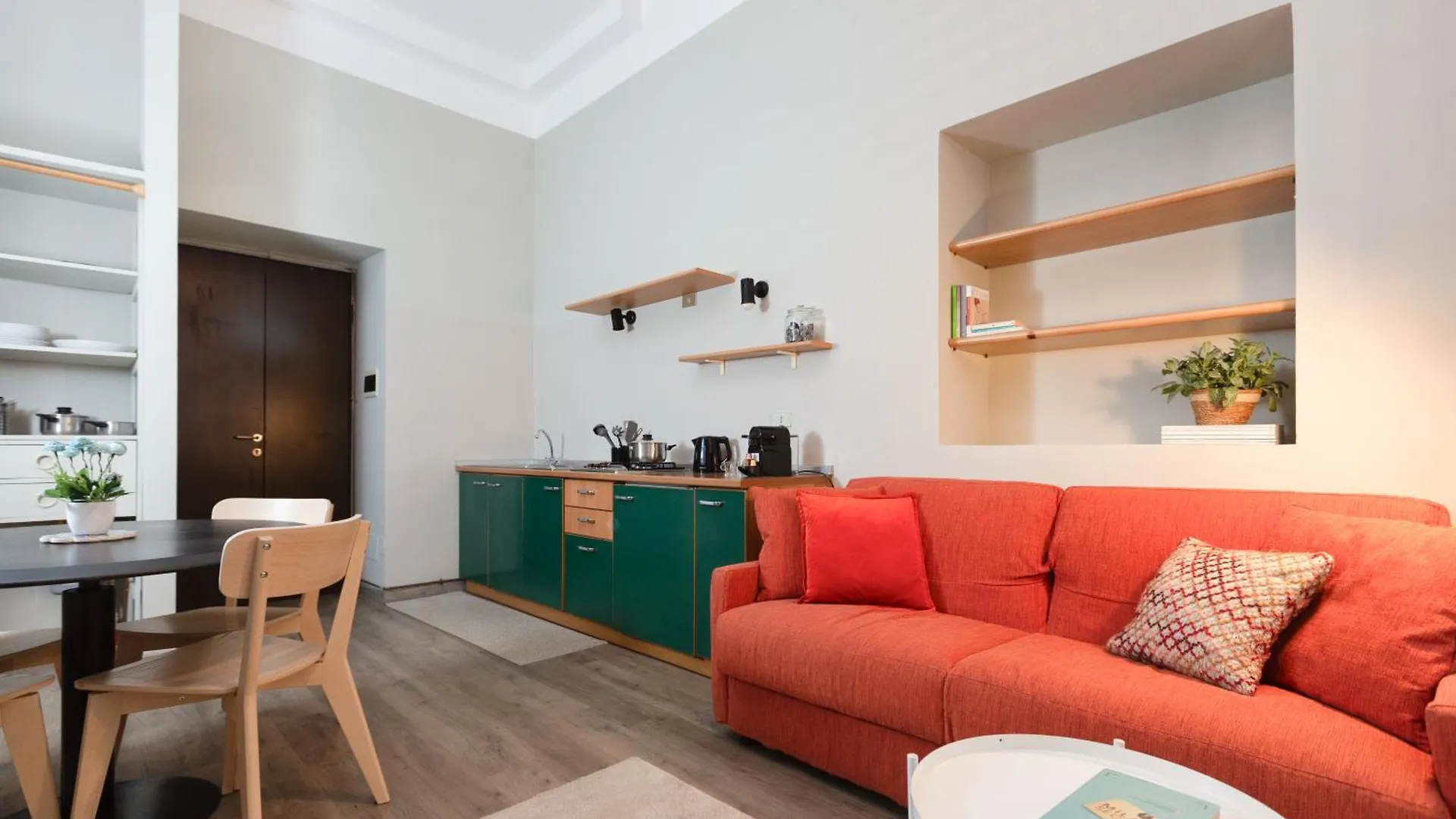 Da Laura Home - City Center - M1 Station Milan Apartment