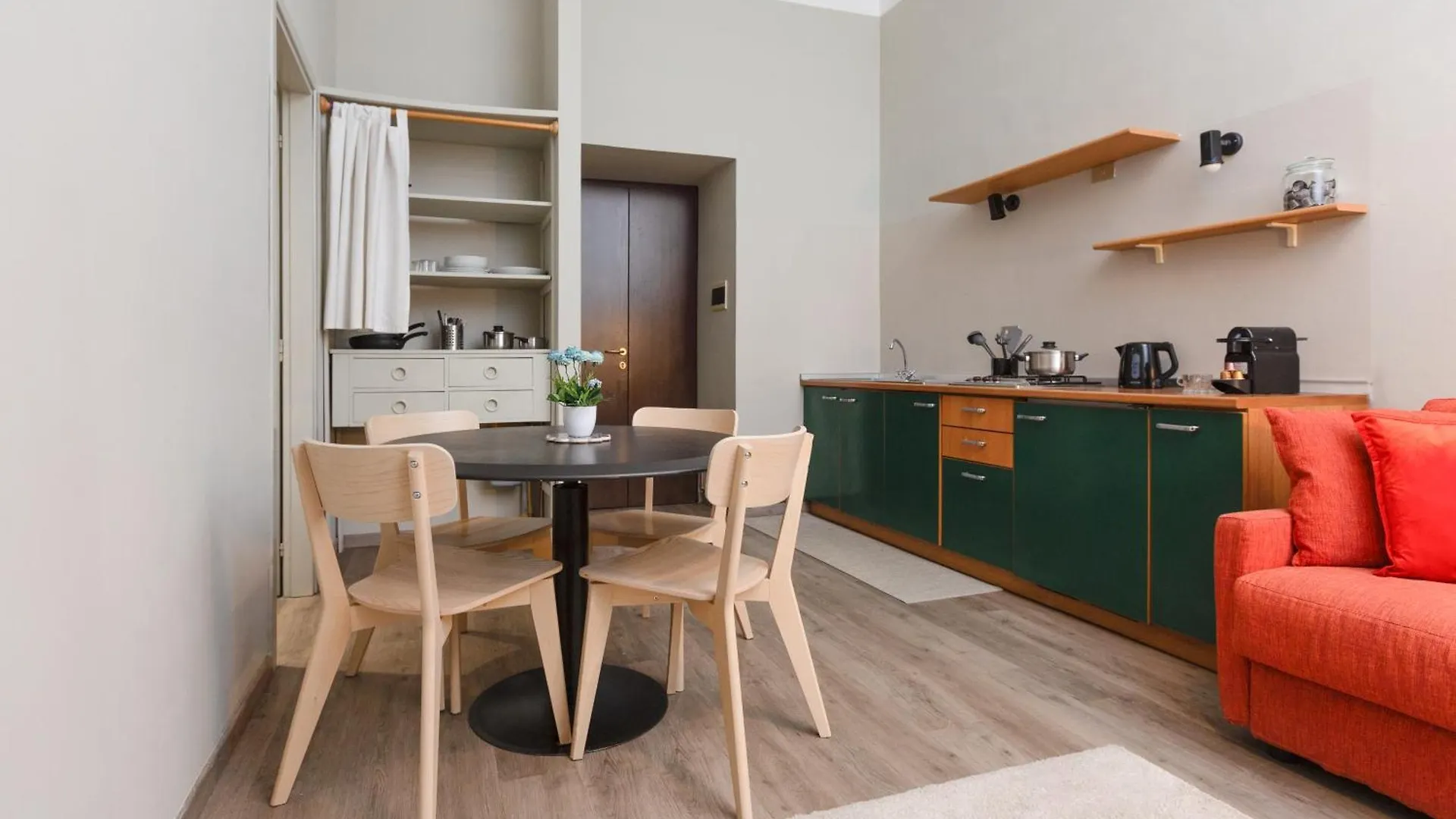 Da Laura Home - City Center - M1 Station Milan 0*,