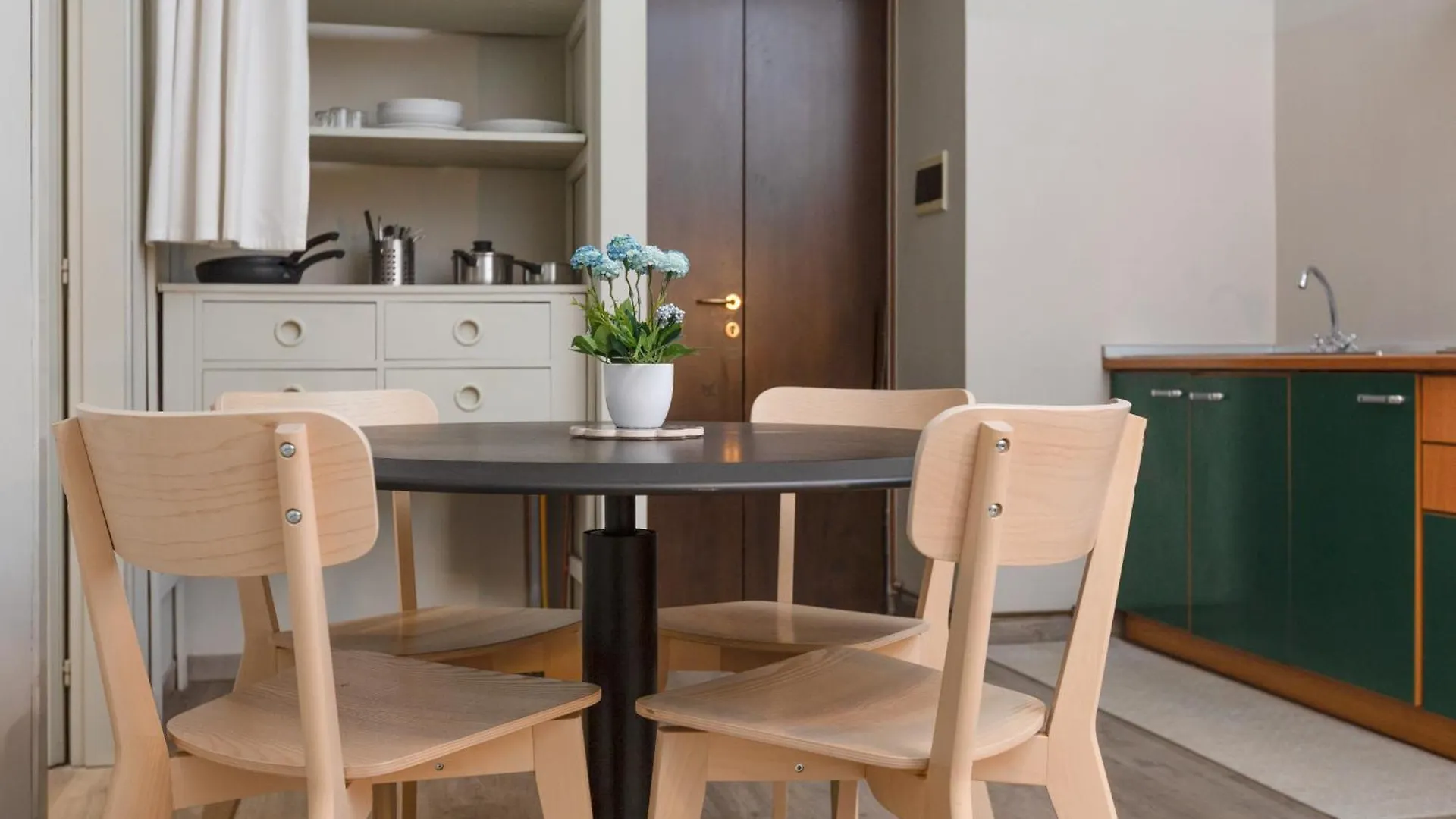 Da Laura Home - City Center - M1 Station Milan Apartment